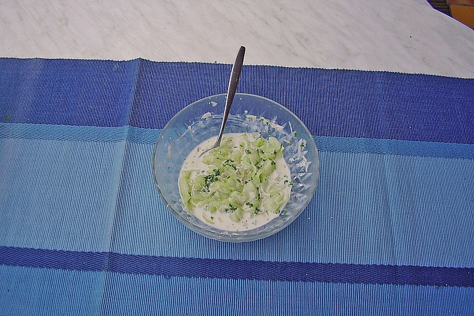 Laktosefreier Gurkensalat