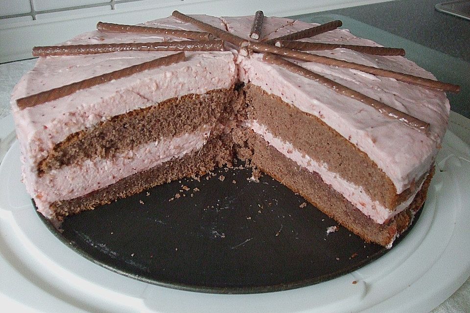 Erdbeertorte mit Schokoboden