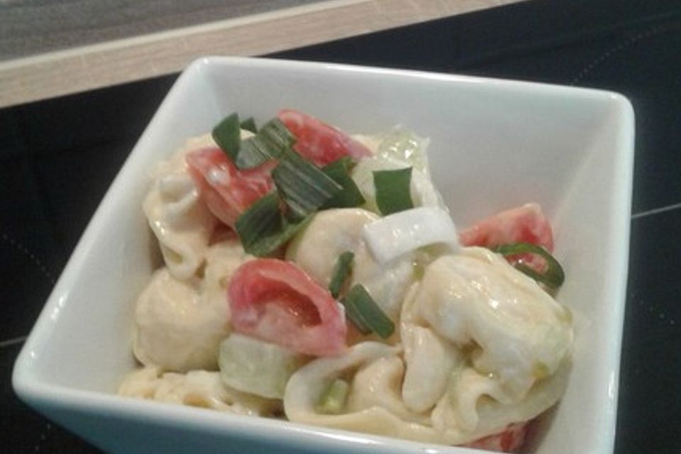 Utes vegetarischer Tortellinisalat