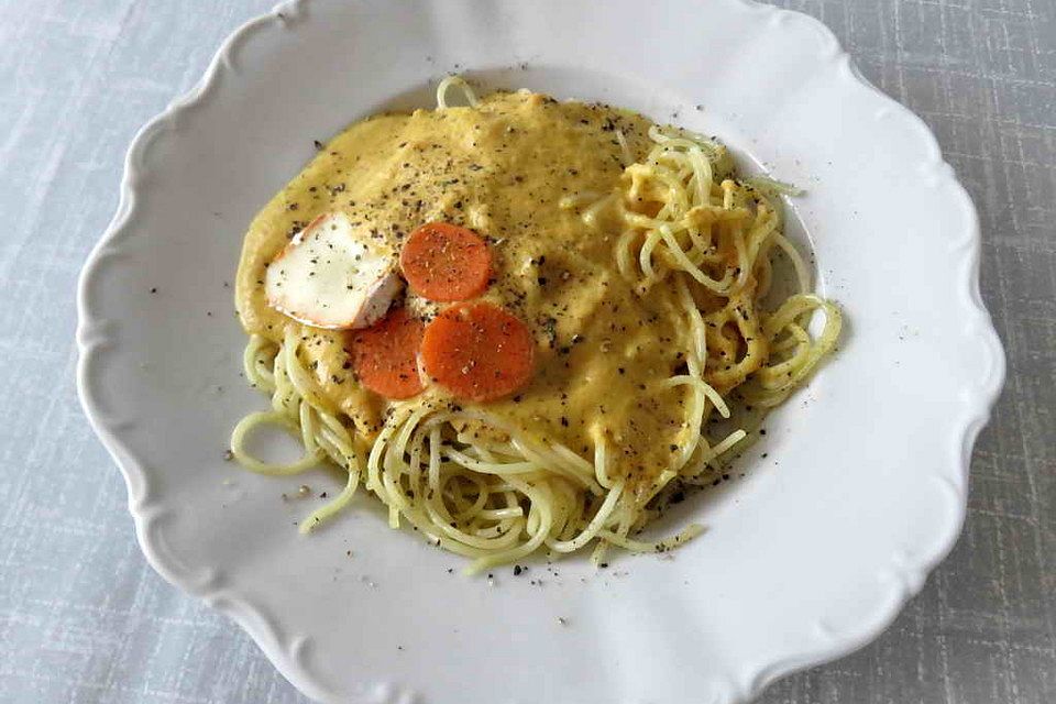 Spaghetti mit Möhren-Käse-Sauce