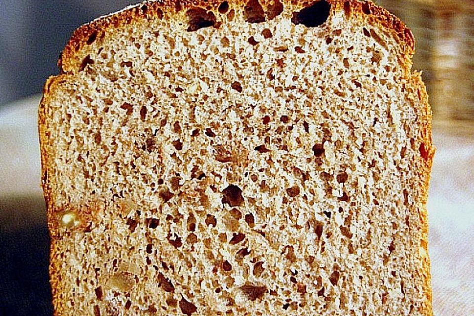 Roggen-Weizen Mischbrot mit Walnüssen