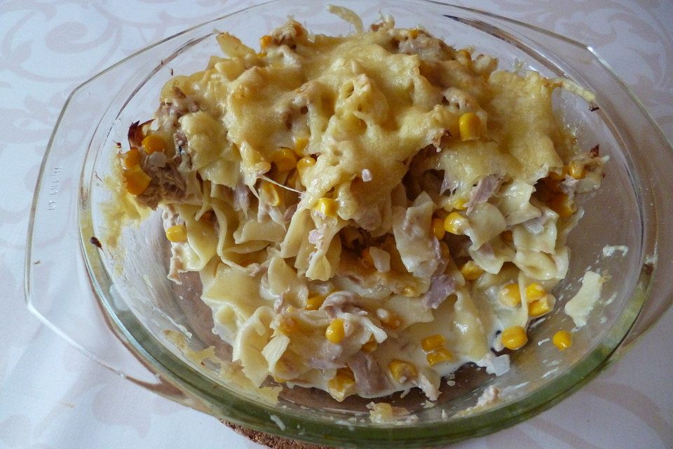 Bandnudelauflauf mit Thunfisch und Mais Bandnudelauflauf mit Thunfisch und Mais