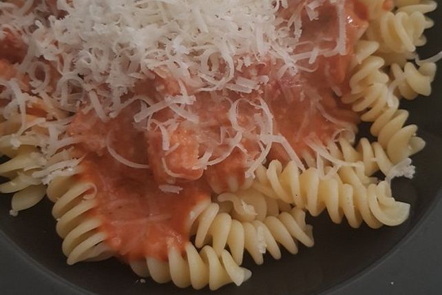 Spaghetti mit scharfer Paprika-Brunch-Sauce von Pferdenarrhb | Chefkoch