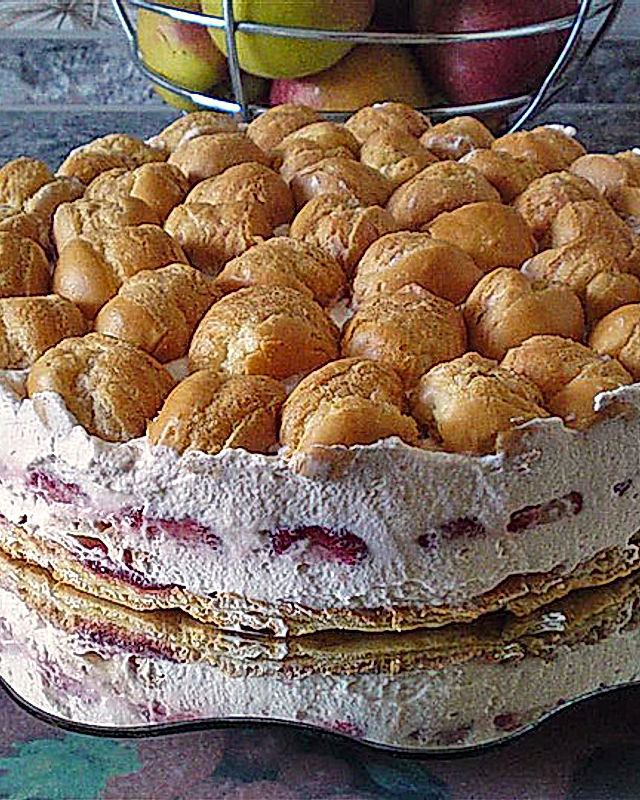Brandteig-Erdbeer-Sahne-Torte