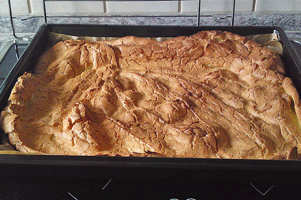 Brandteig-Erdbeer-Sahne-Torte