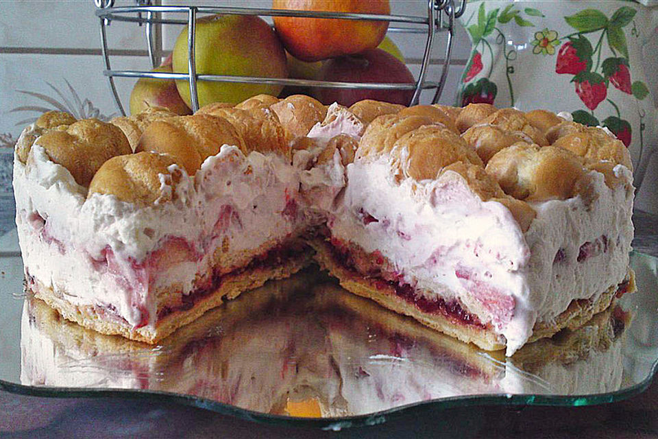 Brandteig-Erdbeer-Sahne-Torte