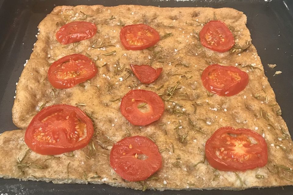 Focaccia mit Tomaten und Rosmarin