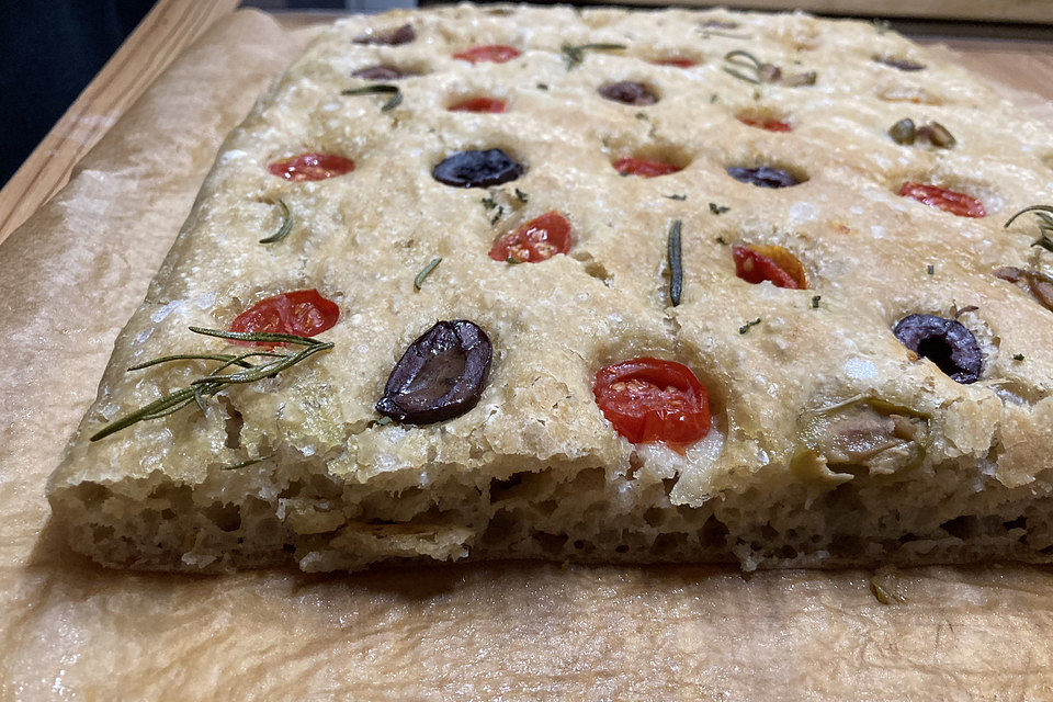 Focaccia mit Tomaten und Rosmarin