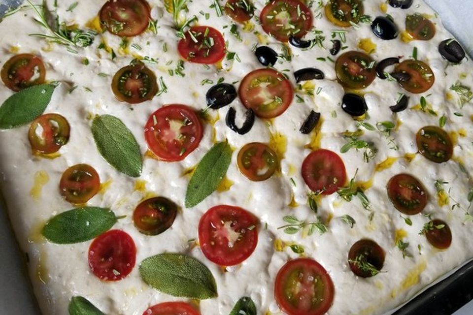 Focaccia mit Tomaten und Rosmarin