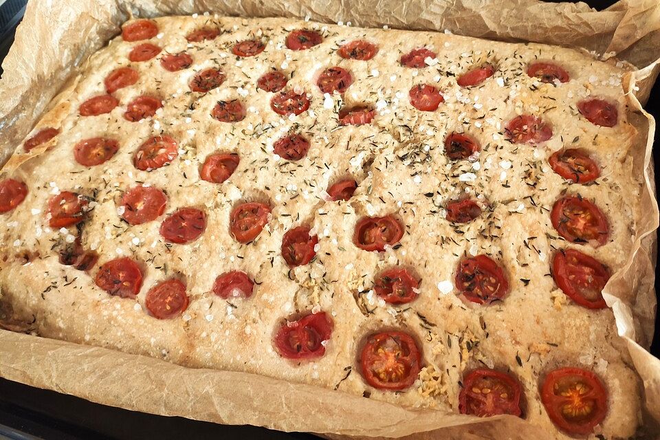 Focaccia mit Tomaten und Rosmarin