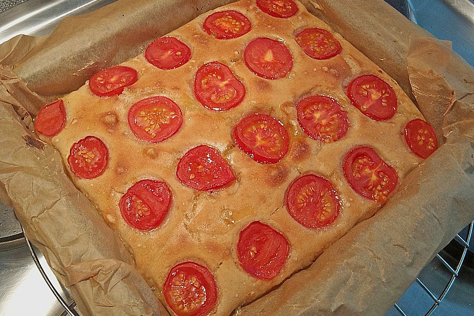 Focaccia mit Tomaten und Rosmarin