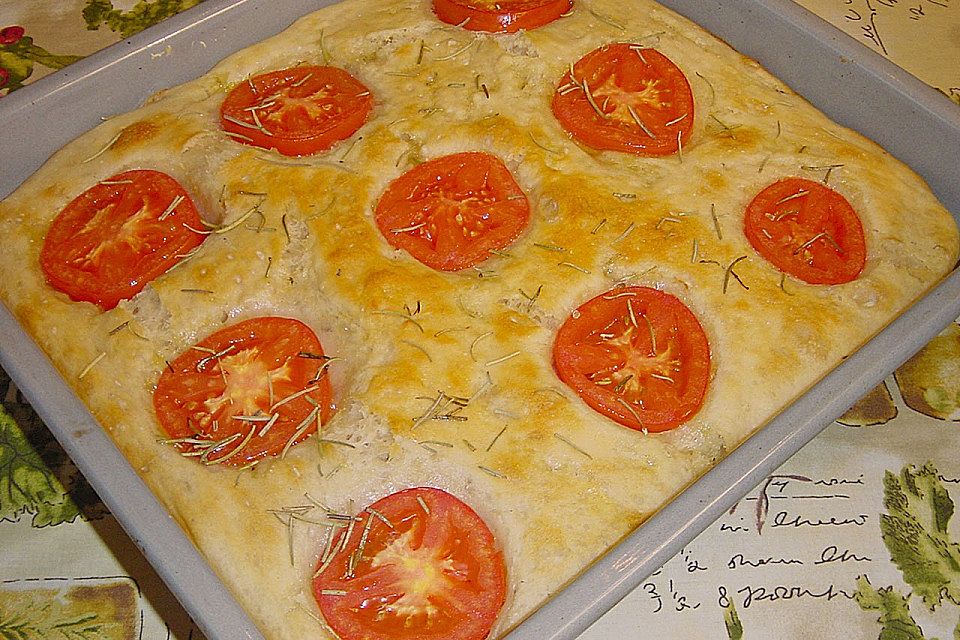 Focaccia mit Tomaten und Rosmarin