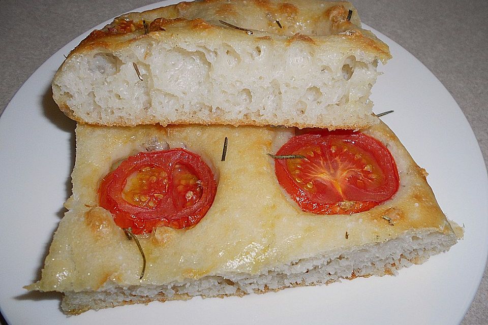 Focaccia mit Tomaten und Rosmarin