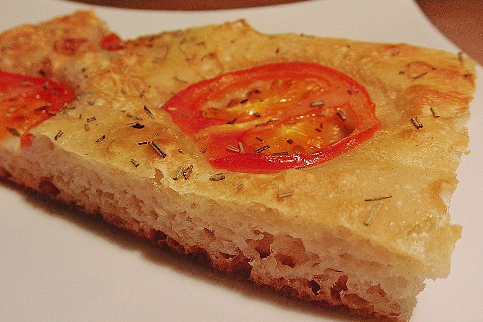 Focaccia mit Tomaten und Rosmarin