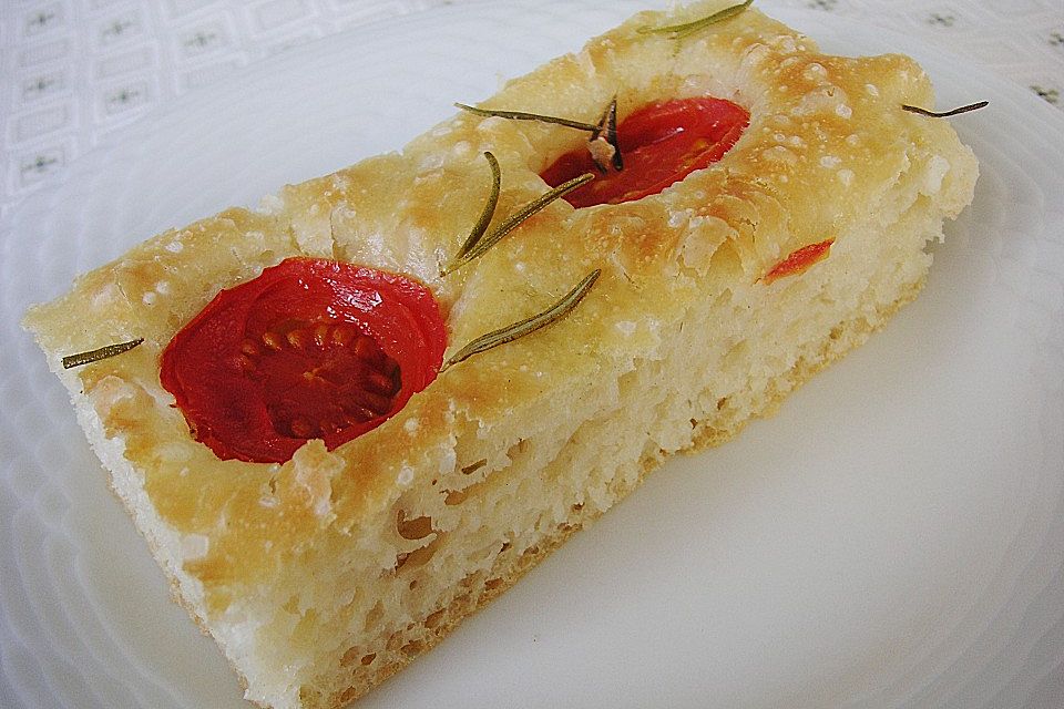 Focaccia mit Tomaten und Rosmarin