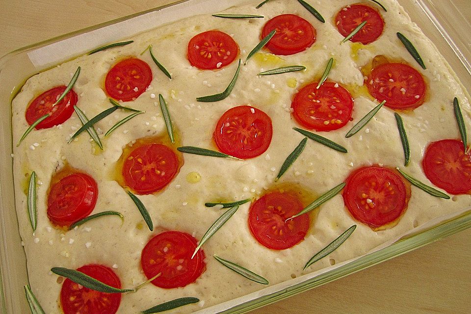 Focaccia mit Tomaten und Rosmarin