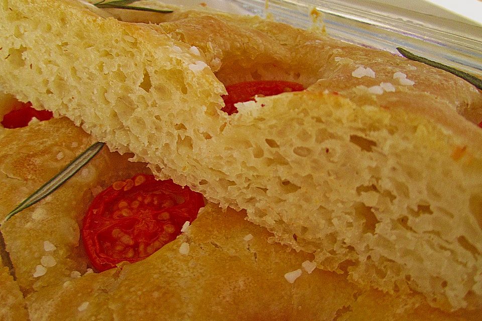 Focaccia mit Tomaten und Rosmarin