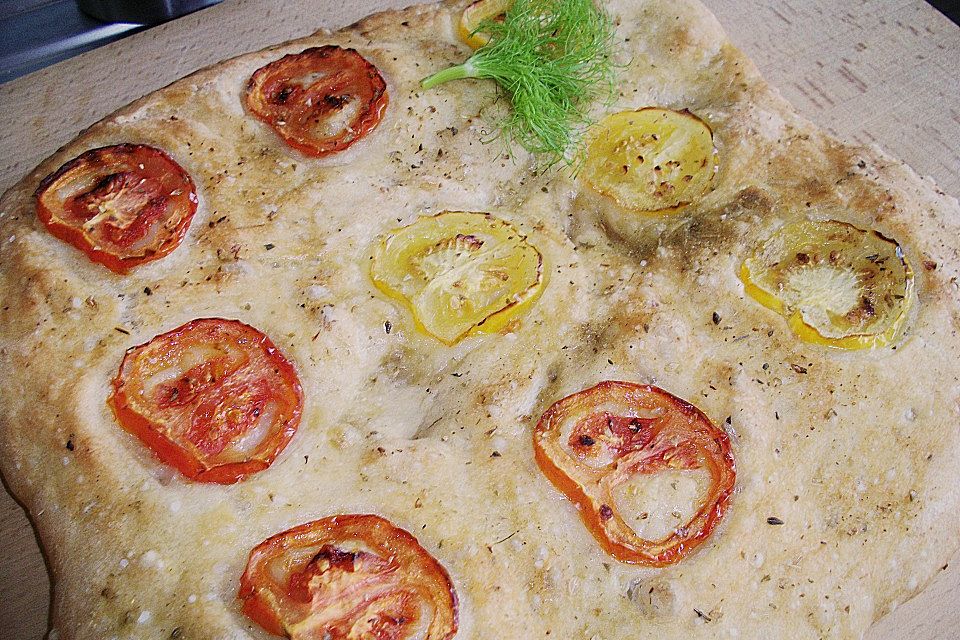 Focaccia mit Tomaten und Rosmarin