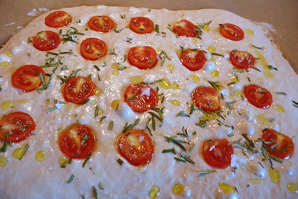 Focaccia mit Tomaten und Rosmarin