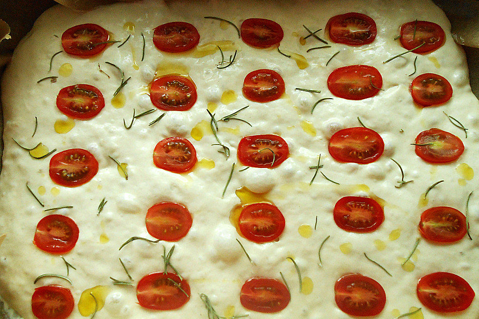 Focaccia mit Tomaten und Rosmarin