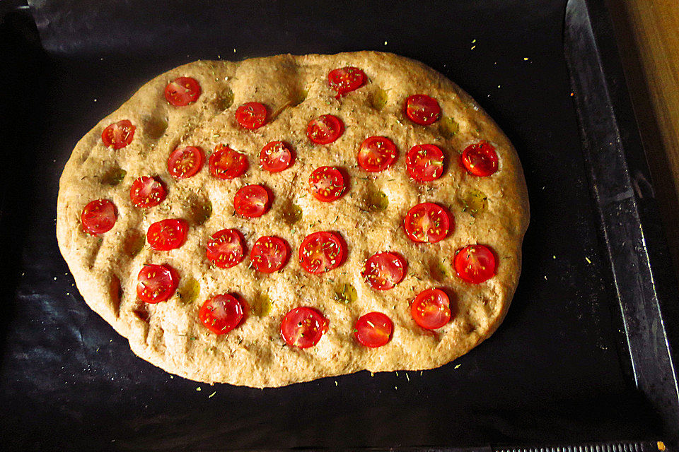 Focaccia mit Tomaten und Rosmarin