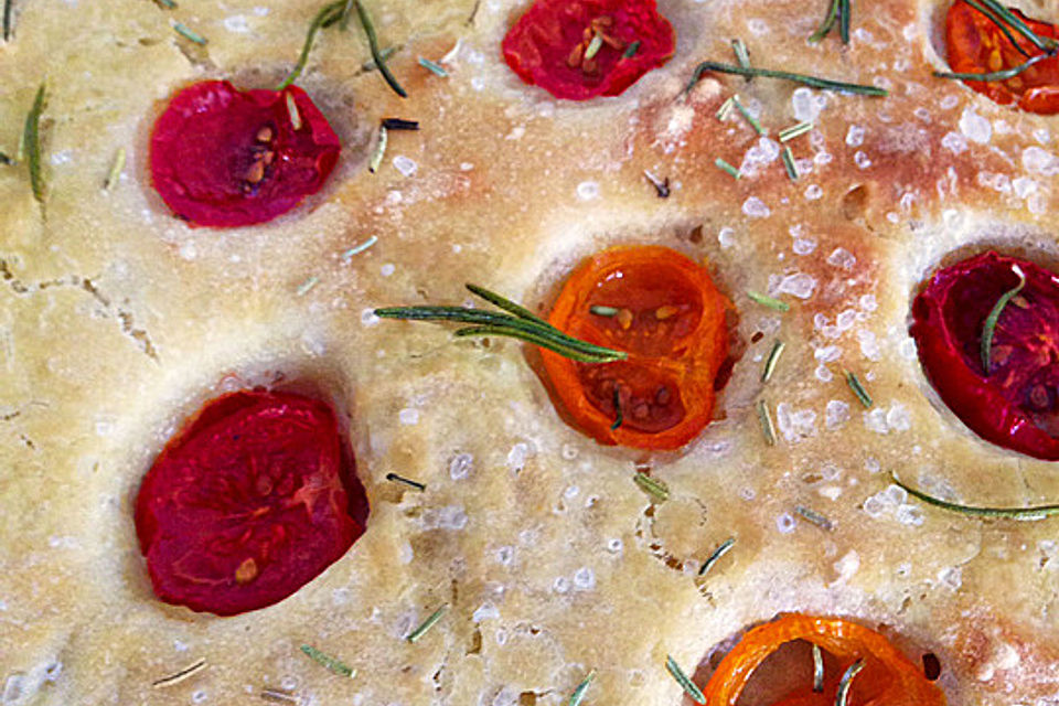 Focaccia mit Tomaten und Rosmarin