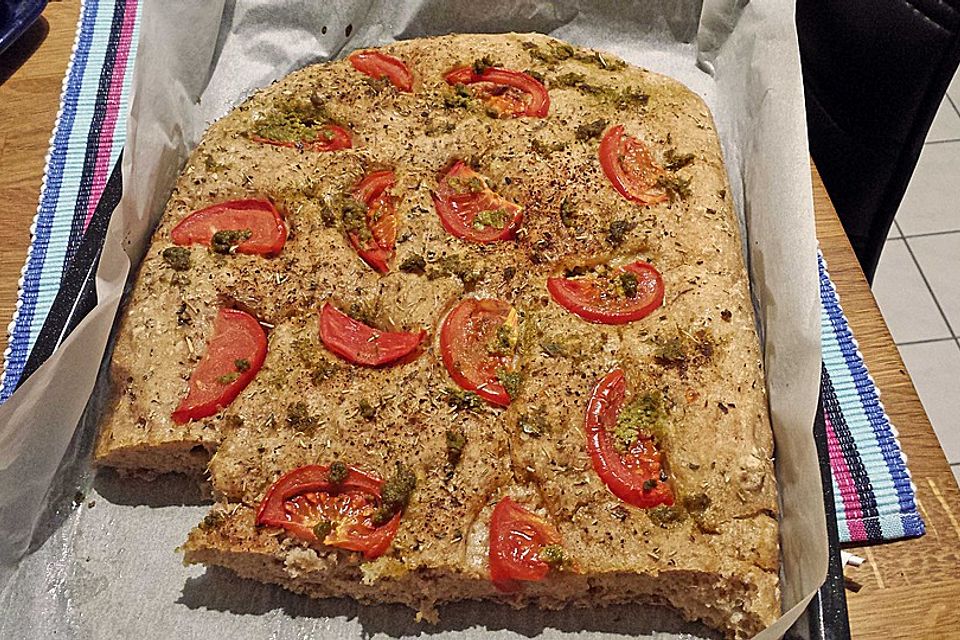 Focaccia mit Tomaten und Rosmarin