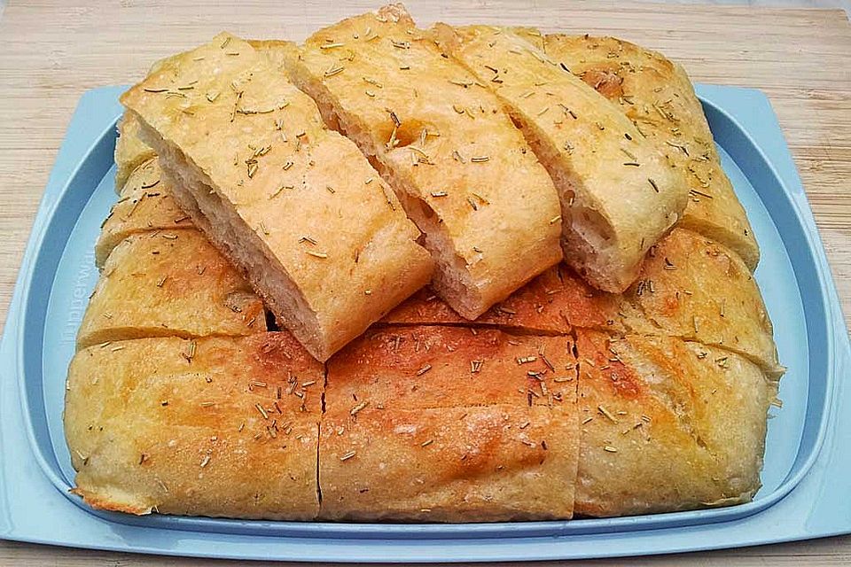 Focaccia mit Tomaten und Rosmarin