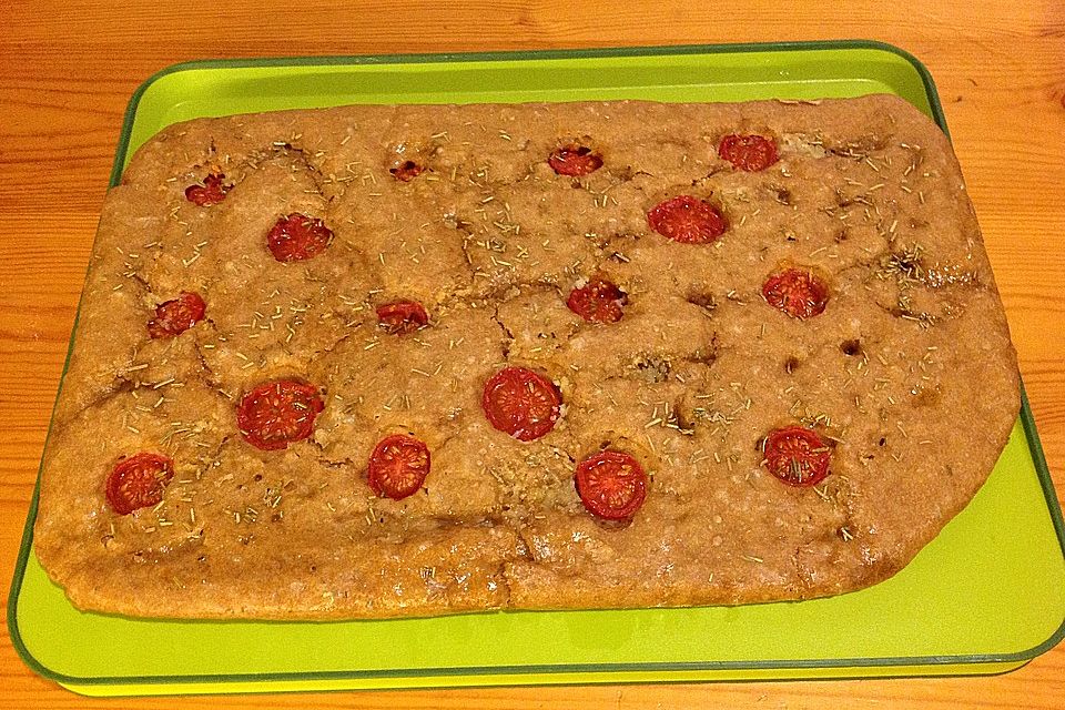 Focaccia mit Tomaten und Rosmarin