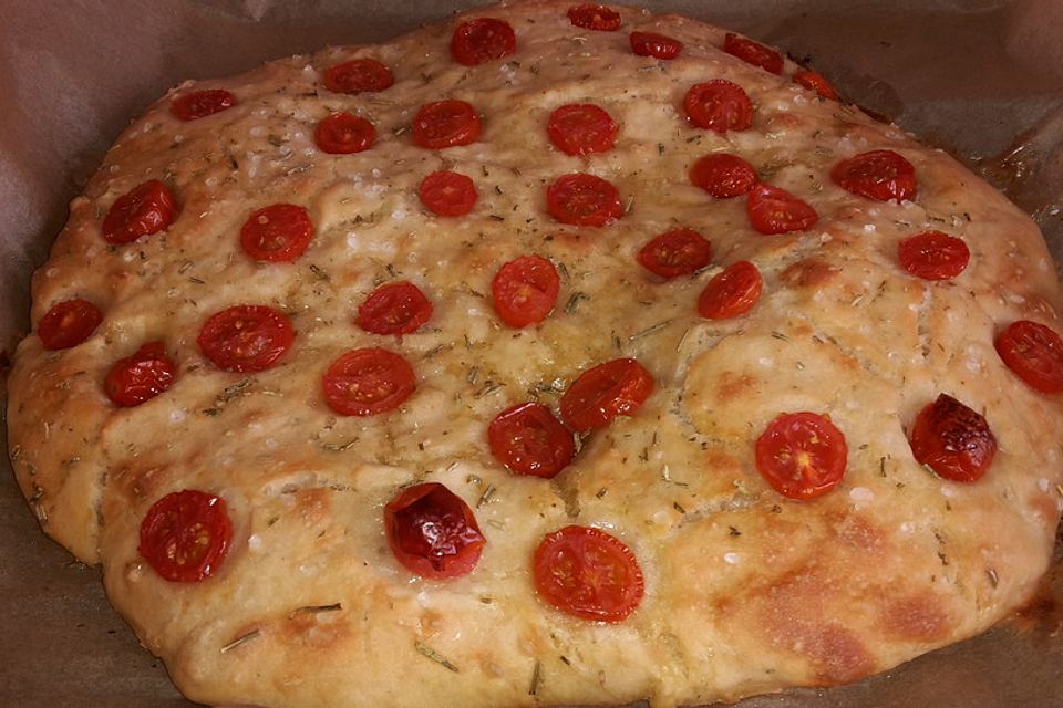 Focaccia mit Tomaten und Rosmarin