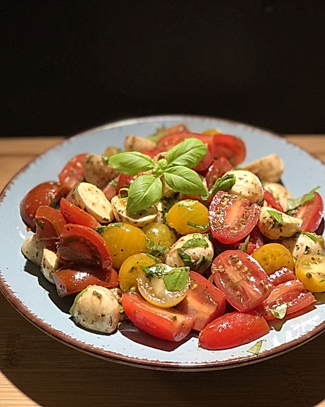 Tomaten mit Mozzarella und feiner Soße