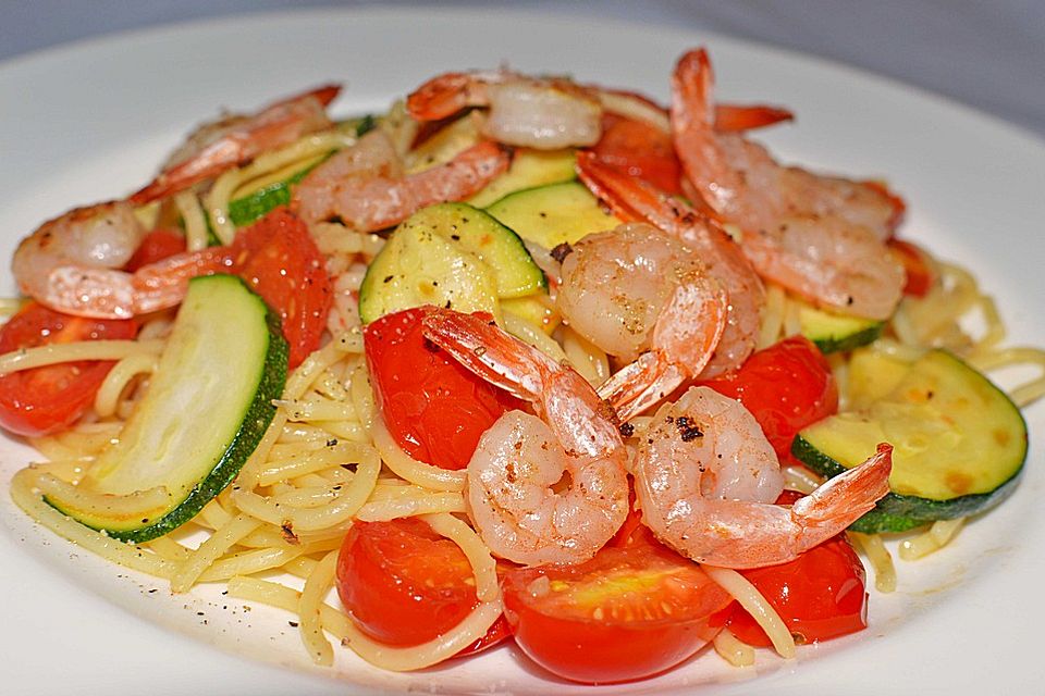 Spaghetti mit Rucola und Garnelen in Vanille-Tomaten