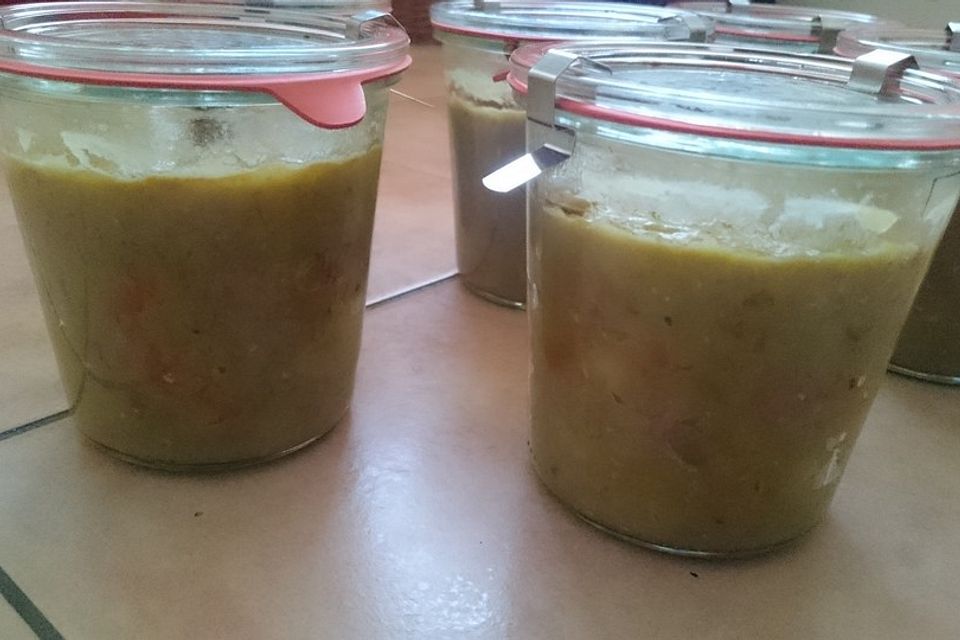 Erbsensuppe mit Kasseler und Würstchen zum Einkochen