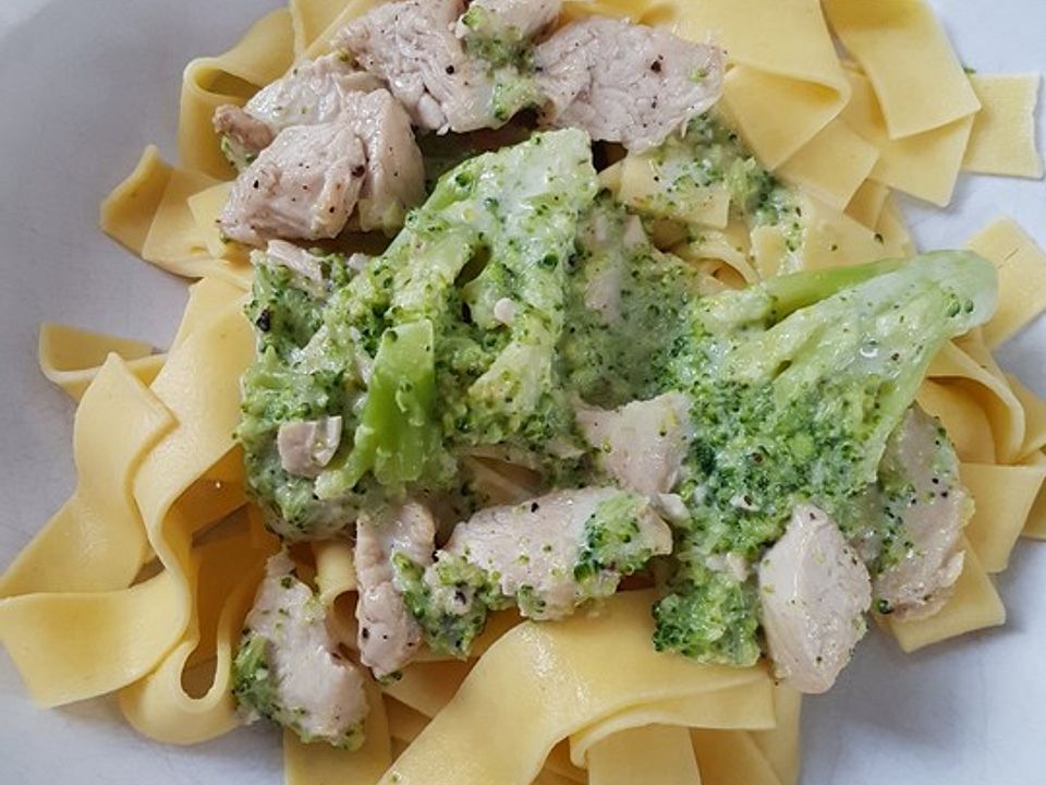 Tagliatelle mit Brokkoli und Huhn von sandra_vienna| Chefkoch