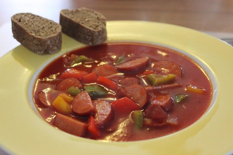 Salami-Paprika Suppe