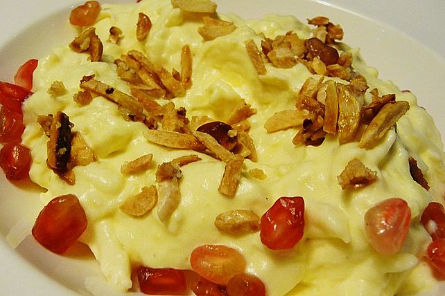 Apfel-Baiser-Schaum mit Mandelsplittern und Granatapfelkernen von ...