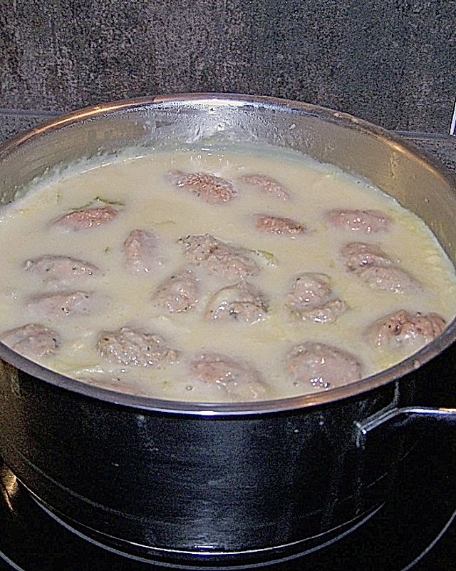 Steinbuttcremesuppe mit Lachsklößchen