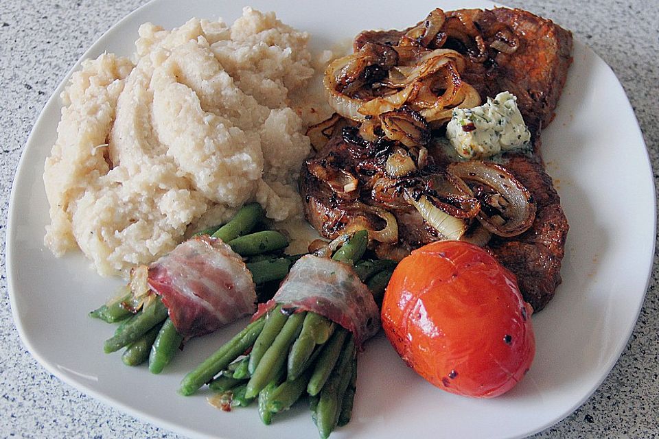 Pfeffersteak mit Prinzessbohnen an Blumenkohlpüree