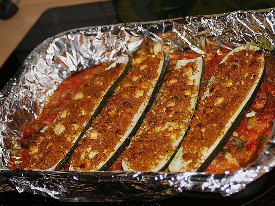 Zucchini mit Couscous-Feta-Füllung auf Tomatenbett &amp;quot;SuperNova&amp;quot; von ...