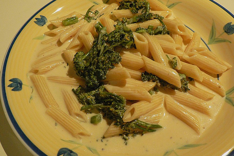 Brokkoli mit Nudel - Käse - Soße
