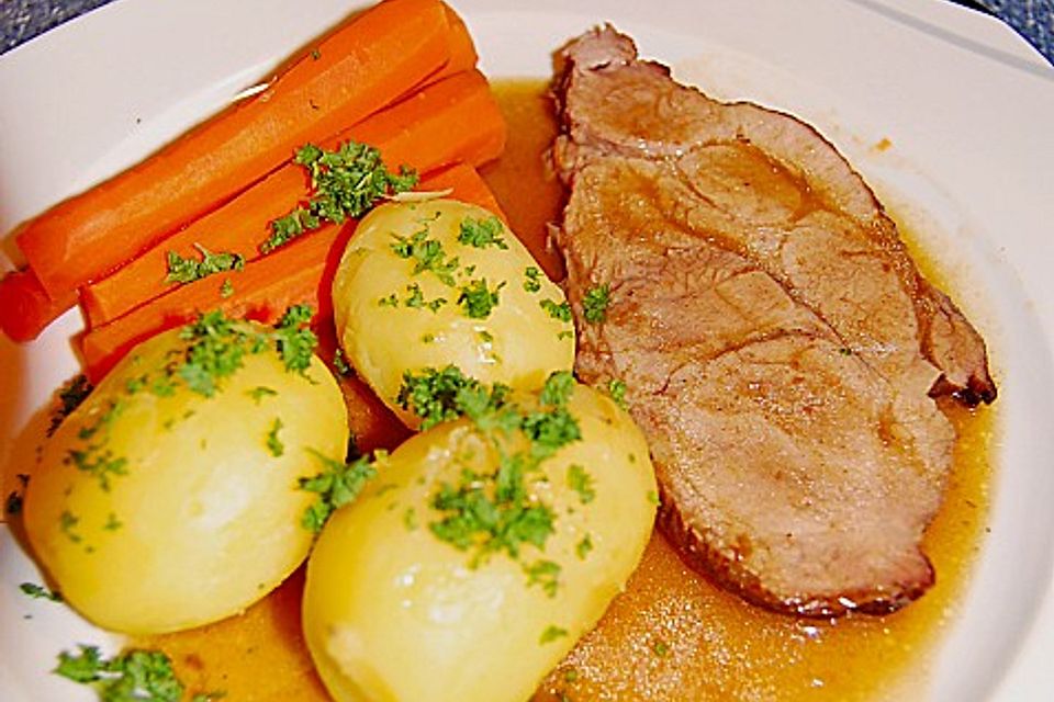 Bayerischer Schweinebraten mit Biersauce