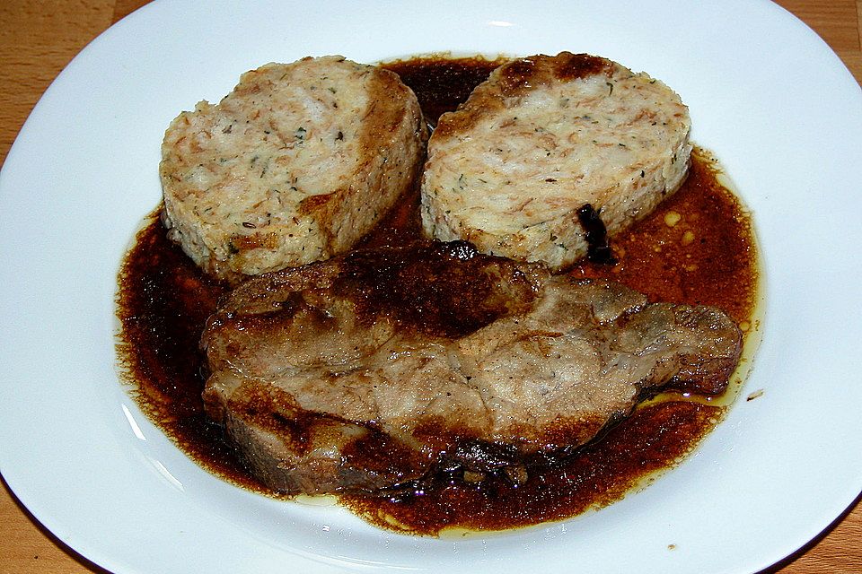 Bayerischer Schweinebraten mit Biersauce