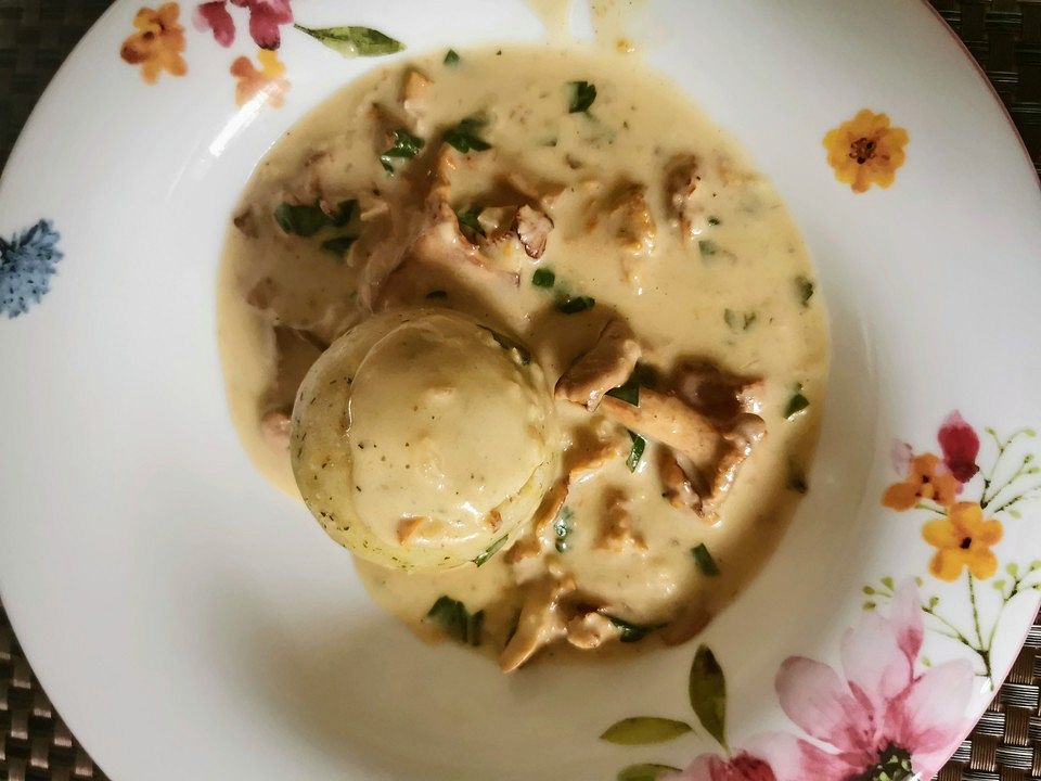 Semmelknödel mit Rahmschwammerl von minnimooh | Chefkoch