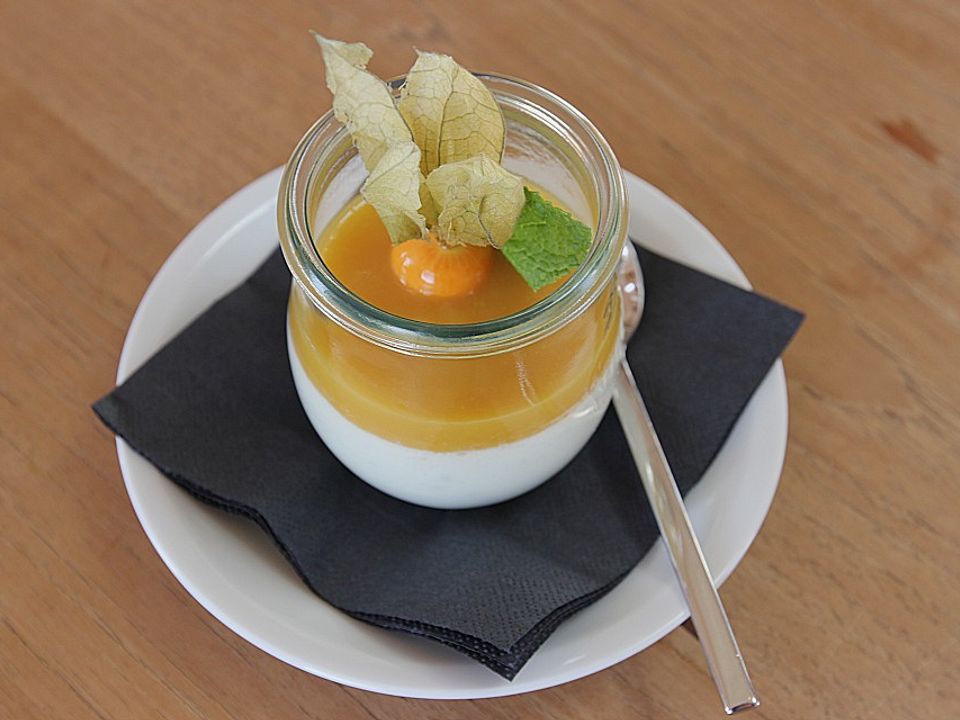 Zitronengras-Panna cotta mit Mangosauce von chefkoch| Chefkoch