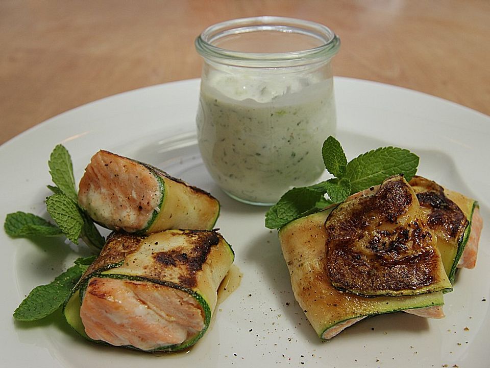 Lachs im Zucchinimantel an Minz-Tzatziki von chefkoch| Chefkoch