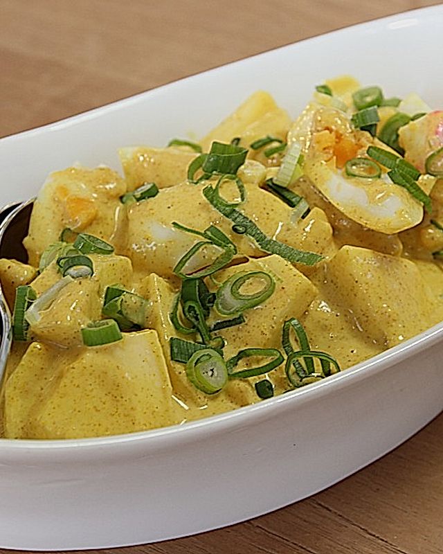 Eiersalat mit selbstgemachter Curry-Mayonnaise und Ananas