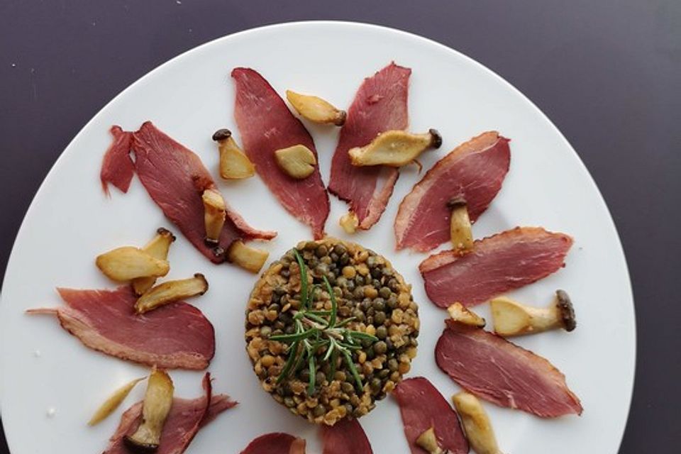 Geräucherte Entenbrust an Linsensalat und Senfvinaigrette