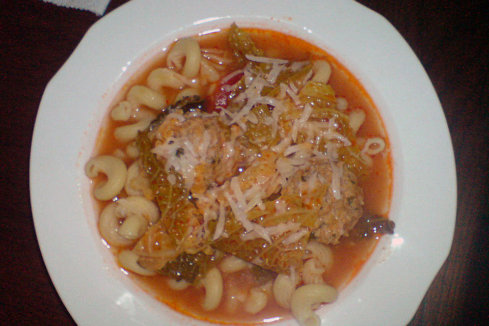 Nudelsuppe mit Hackbällchen Nudelsuppe mit Hackbällchen