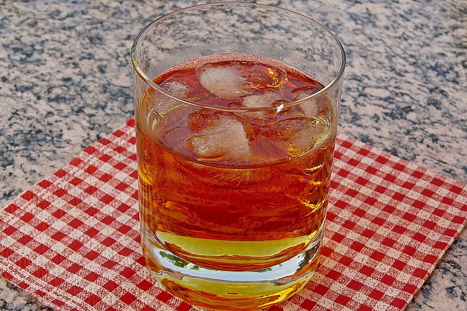 Amaretto mit Ginger Ale