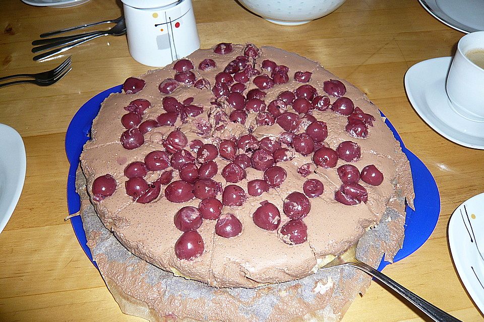 Marzipan-Kirsch-Schoko-Frischkäse-Torte